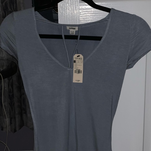 Vneck top - Picture 1 of 1